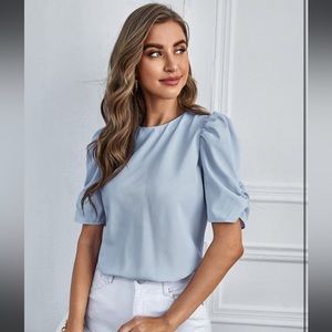 Keyhole back puff sleeve blouse